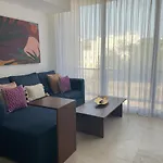 **Stunning **Brand New Apart On 5Th Ave
