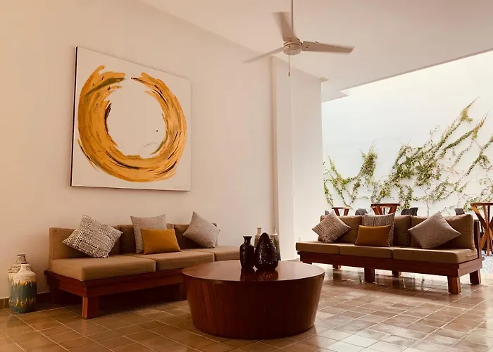 **Stunning **Brand New Apart On 5Th Ave