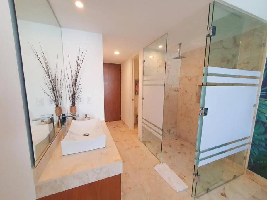 Apartamento **stunning **brand New Apart On 5th Ave Playa del Carmen